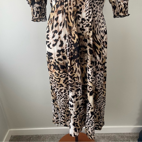 Banana Republic Cheeta Print Mini Dress Vneck Smocked Front Button Size 8 Medium - Picture 4 of 11